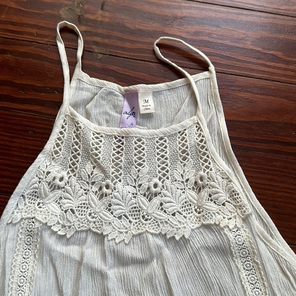 Beautiful Tank - Picture 2 of 7